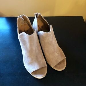 SUSINA Carina Suede Bootie, Mushroom Suede